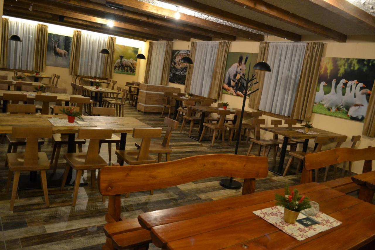 Tri Kopy*** - Penzion, Restauracia A Pizza Smrečany Екстериор снимка